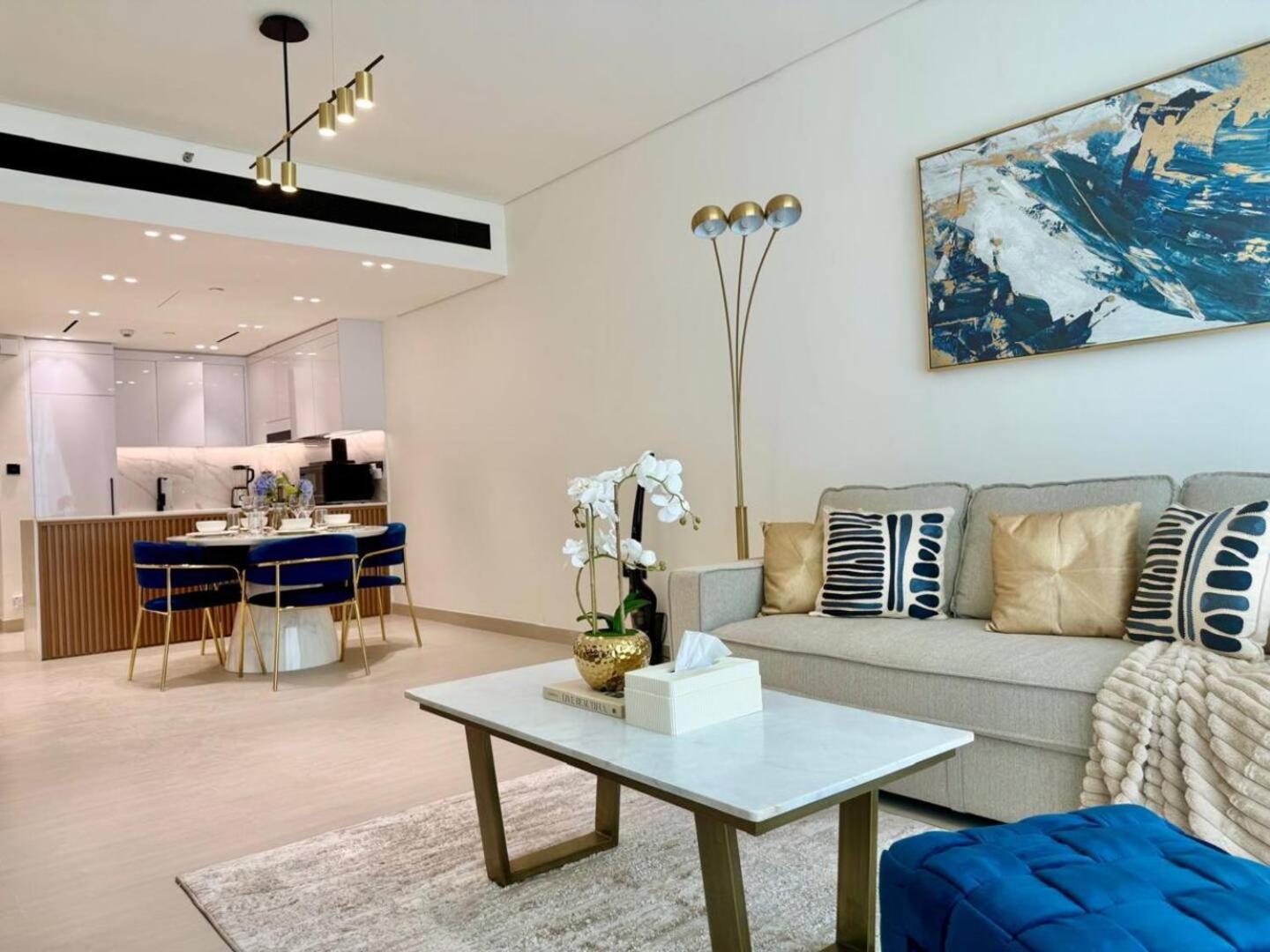 Apartment Luxurious And Spacious 1br With Balcony In Jvc